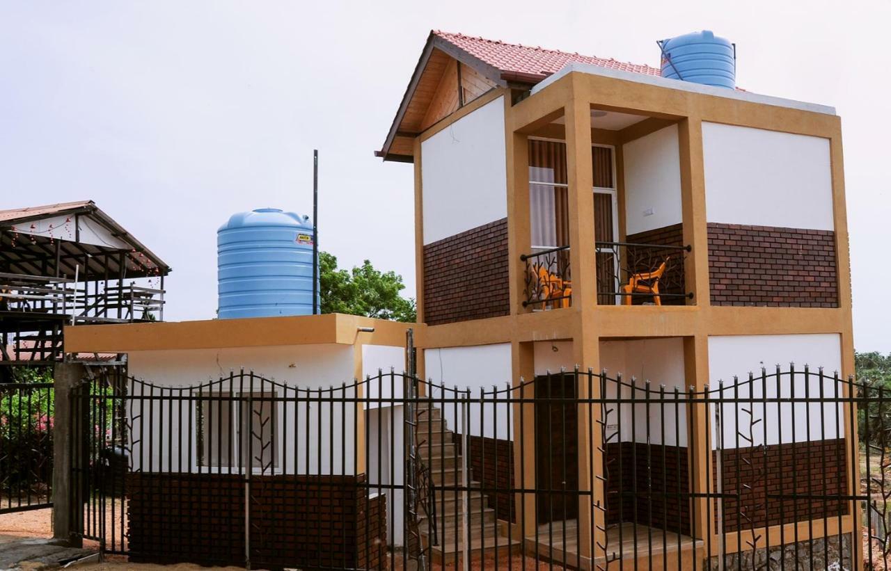 Woodycrest Hotel Trincomalee Exterior foto