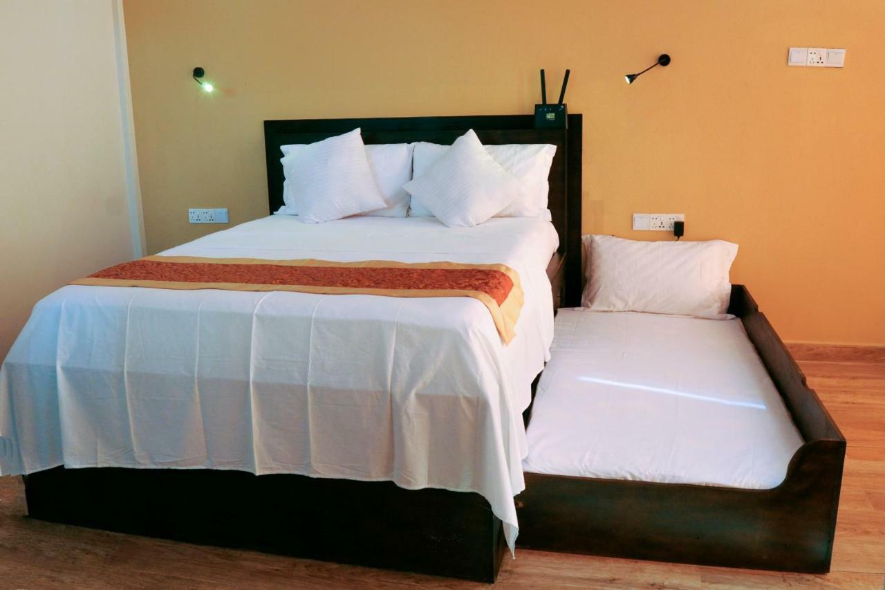 Woodycrest Hotel Trincomalee Exterior foto
